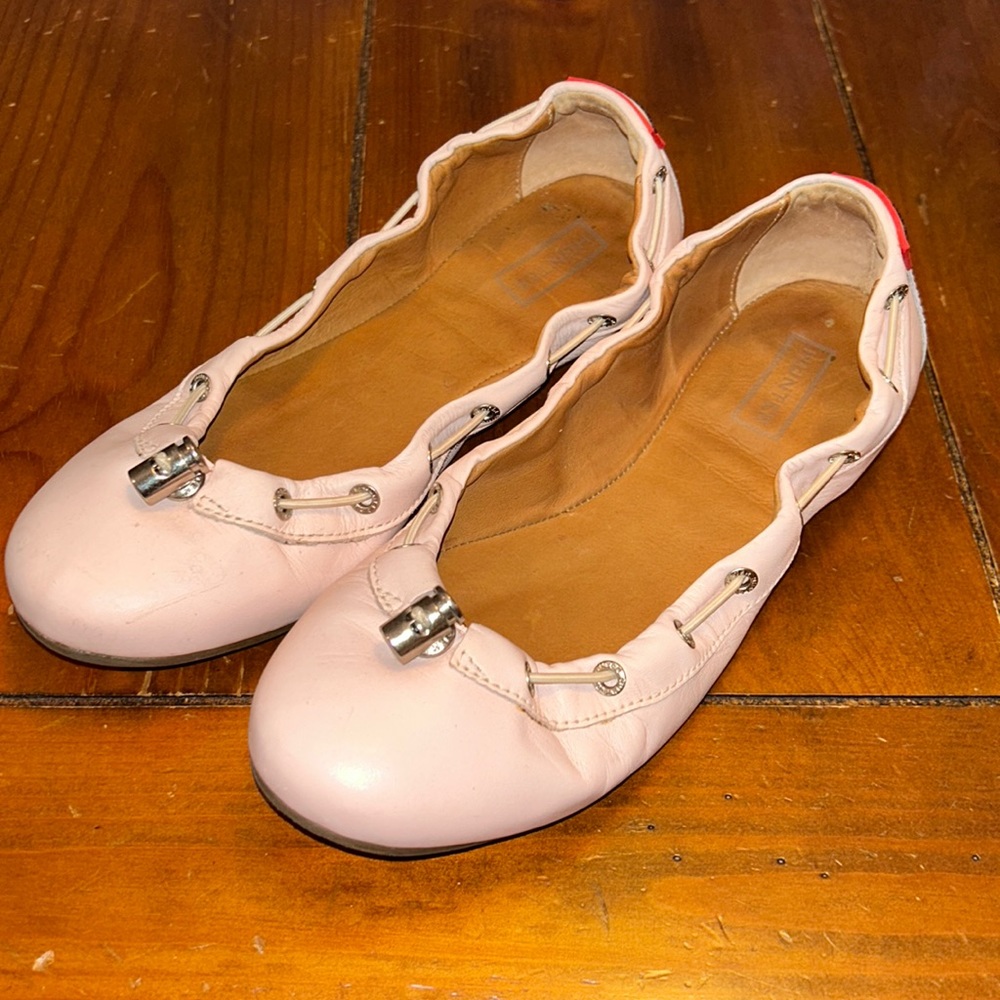 Hunter Ballet flats